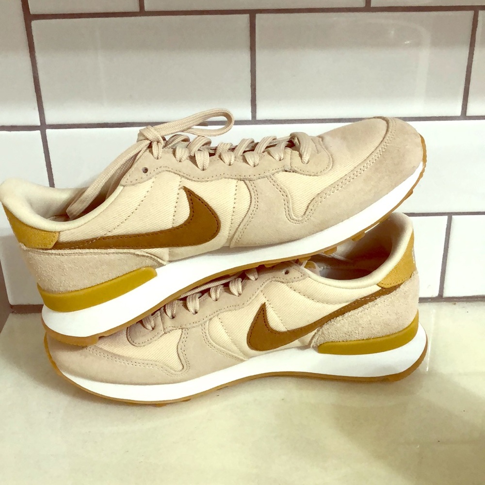 Nike Womens Size 8 Internationalist Running Shoes